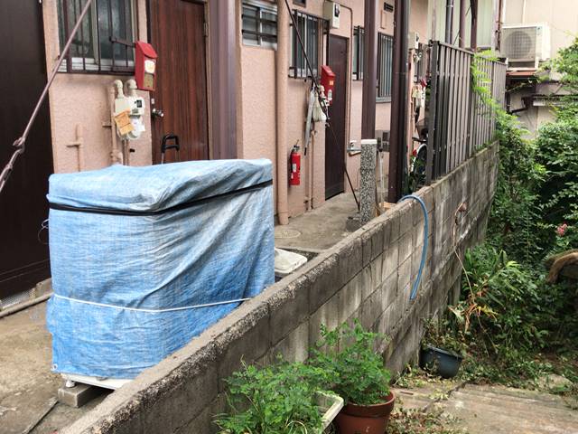 東京都板橋区徳丸の波板付木造目隠しフェンス解体工事中の様子です。
